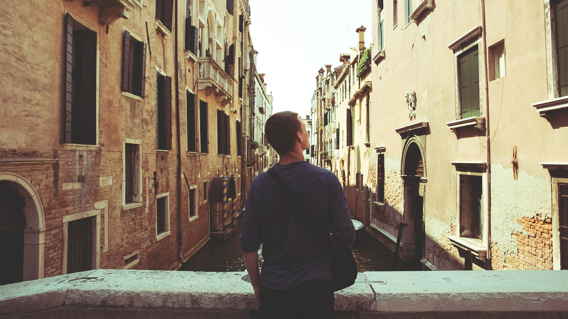 A man sightseeing over a tourist spot, emphasizing the need to be responsible in travelling sustainably.